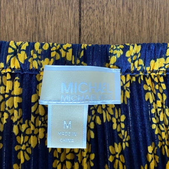 Off the shoulder top - Picture 2 of 3